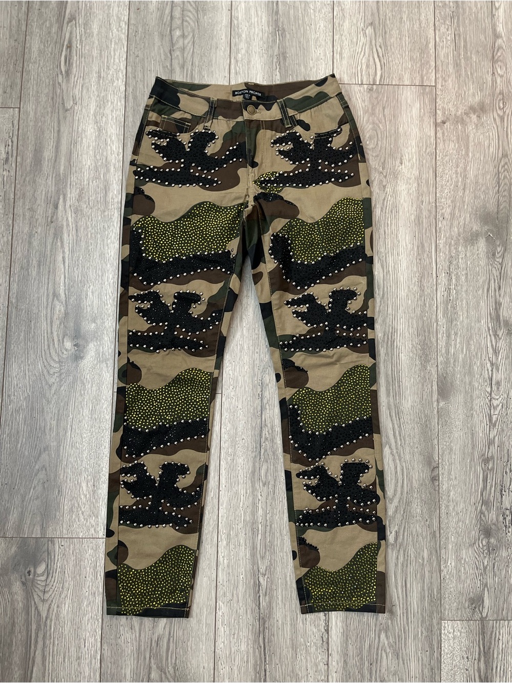 Boston Proper Women’s Camo Rhinestone Crystal Embellished Jeans 5 Pocket Size 2